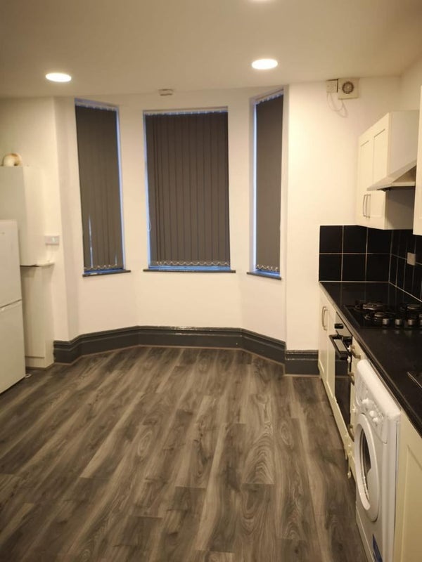 2 Bed Flat, Great Cheetham St West, M7, N1 7GU
