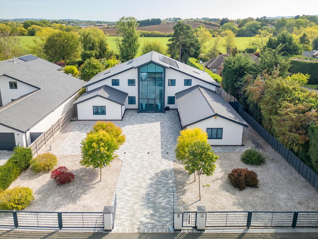 5 bed detached house for saleAvonbank Drive, Stratford-Upon-Avon, Warwickshire CV37