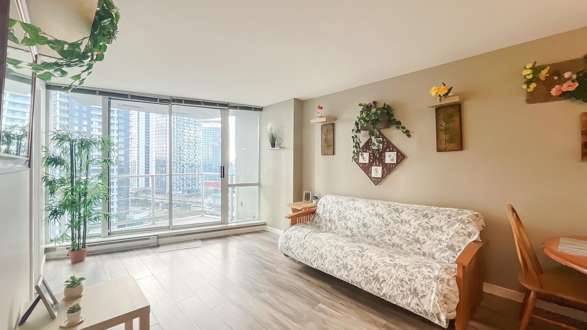 1207-13618 100 Avenue, Surrey, BC, V3T 0A8
