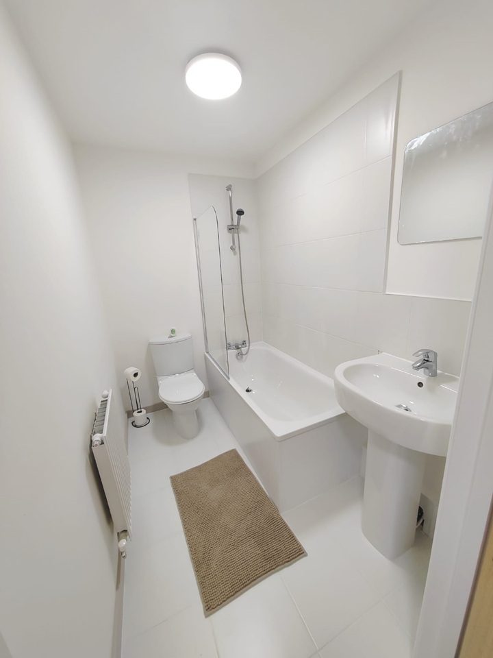 Additional image 4 of 2 Bed Flat, Moss St, M7, N1 7GU