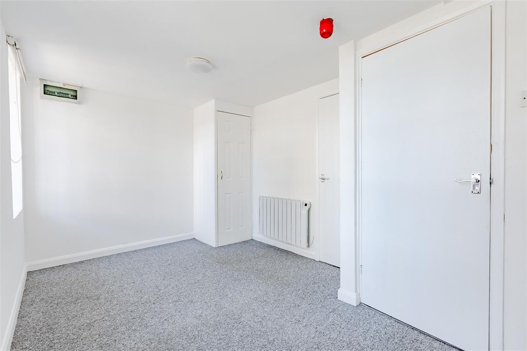 1 bed flat for saleSeaside, Eastbourne BN22 photo 5
