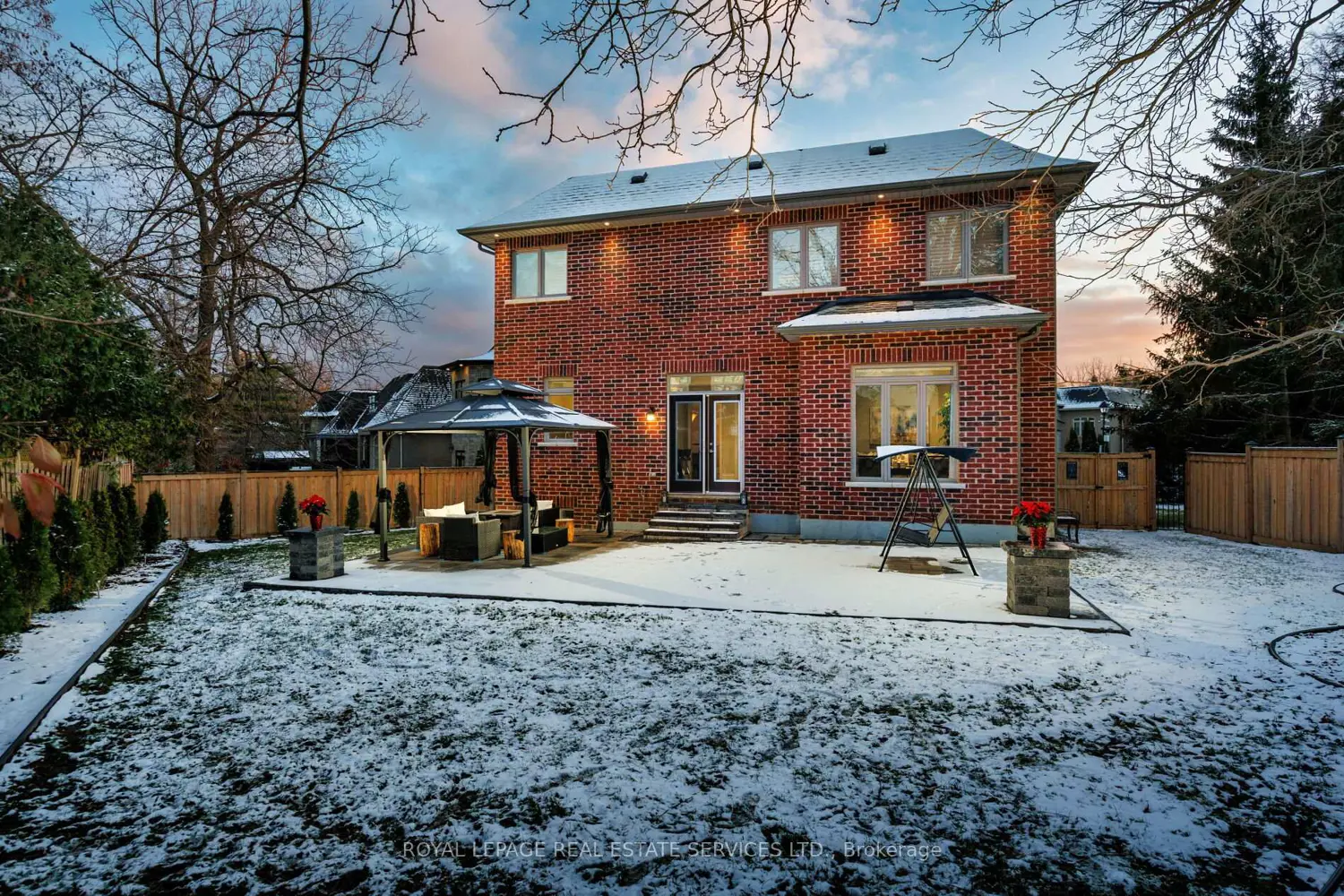 125 Paliser Court photo 2