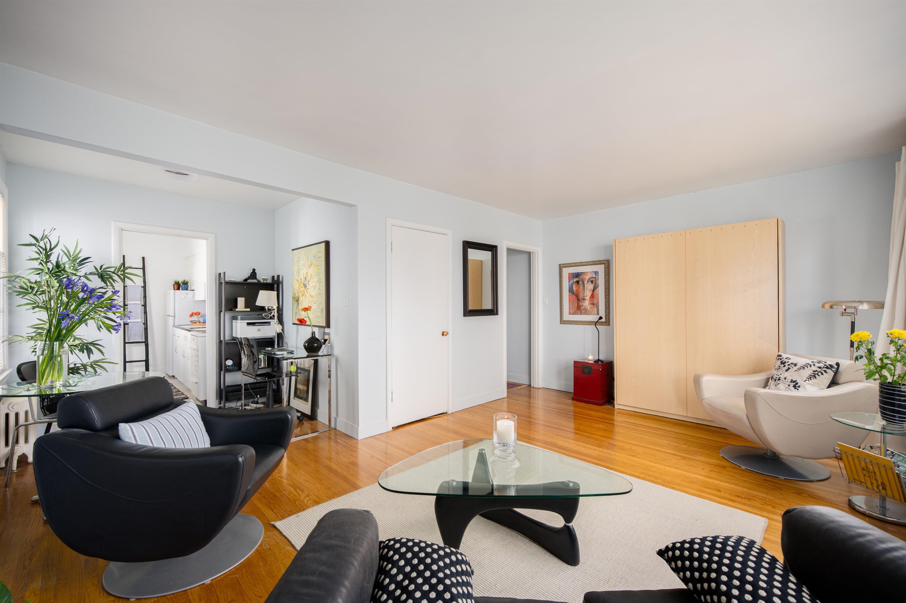 303-1565 Burnaby Street, Vancouver, BC, V6G 1X1
