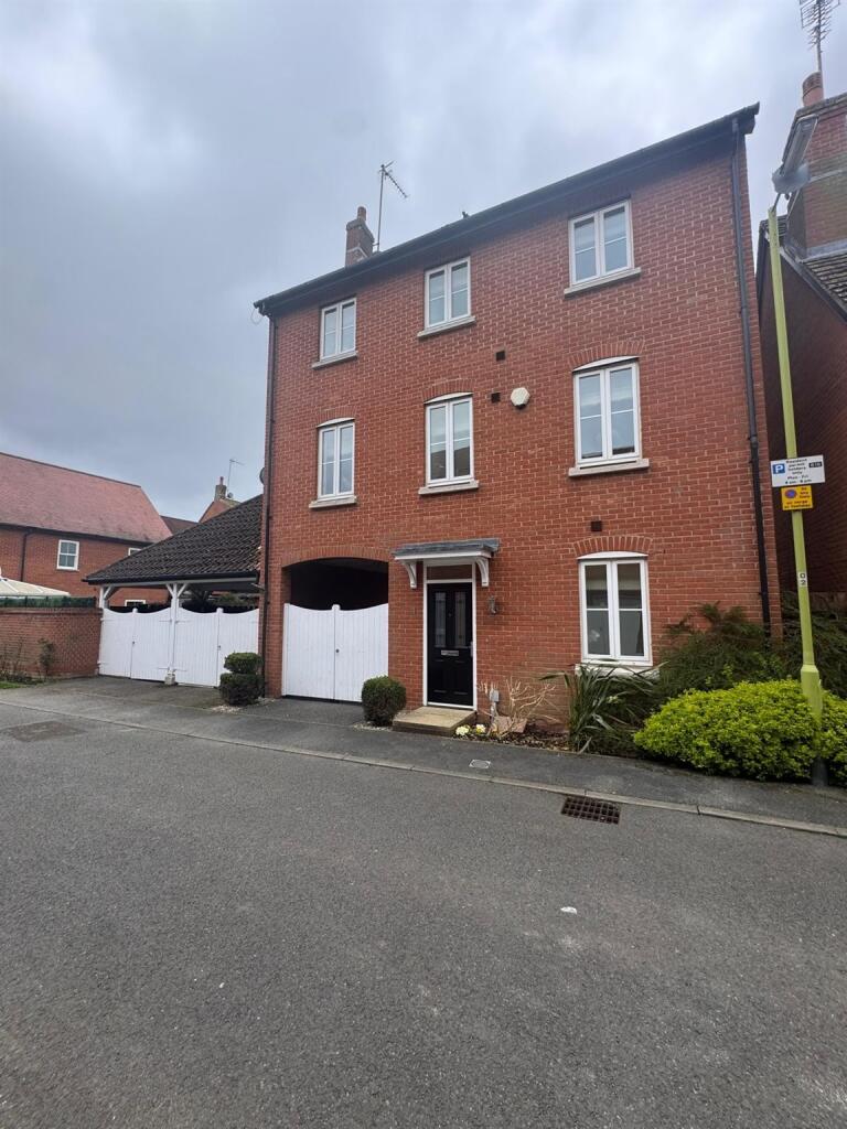 Devon Mead, Hatfield