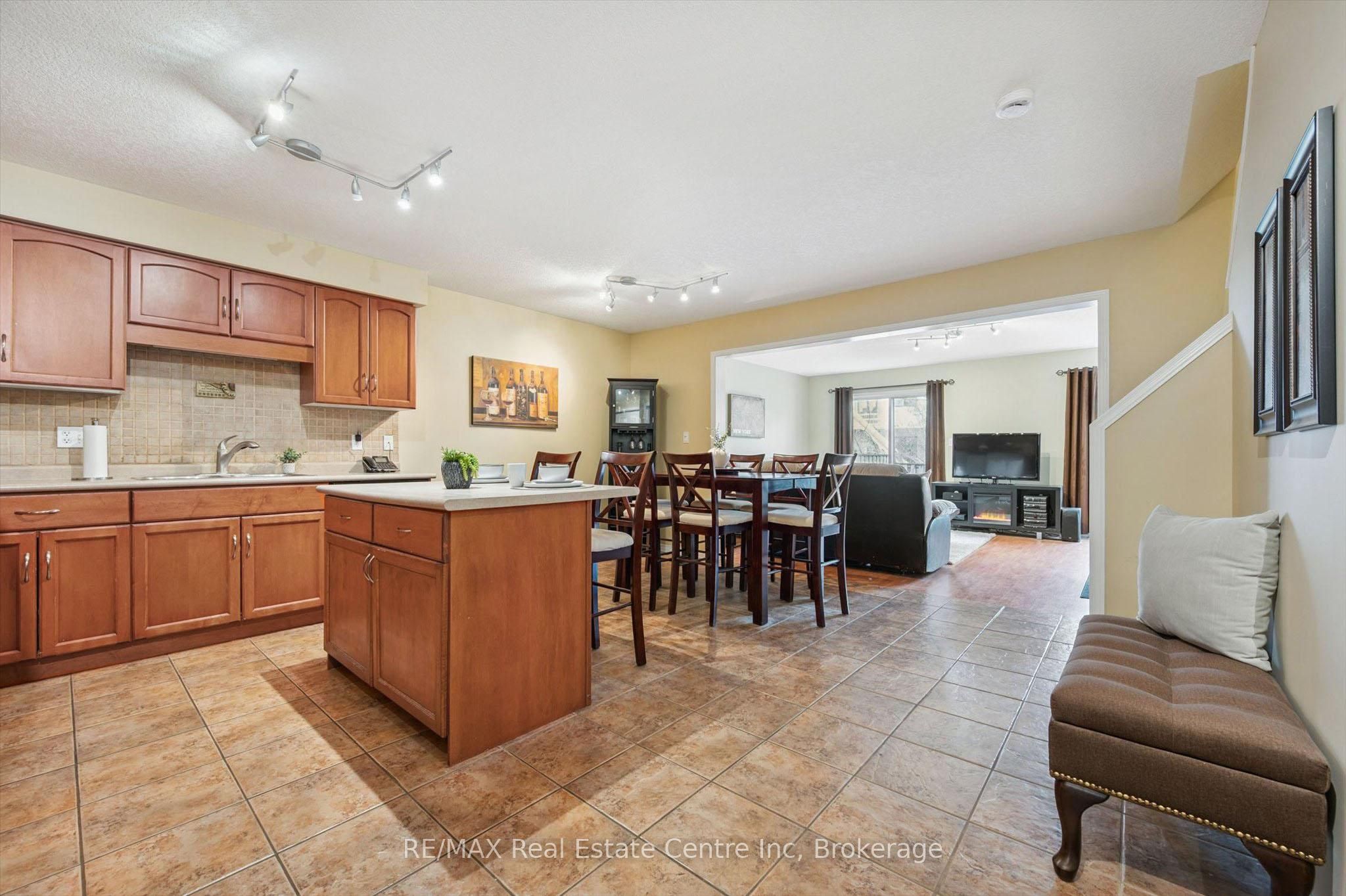Additional image 2 of 38-210 Dawn Avenue, Guelph, ON, N1G 5L5