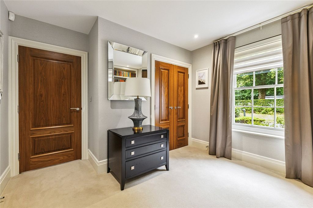 Additional image 8 of 2 bed flat for saleConnaught Square, Winchester, Hampshire SO22