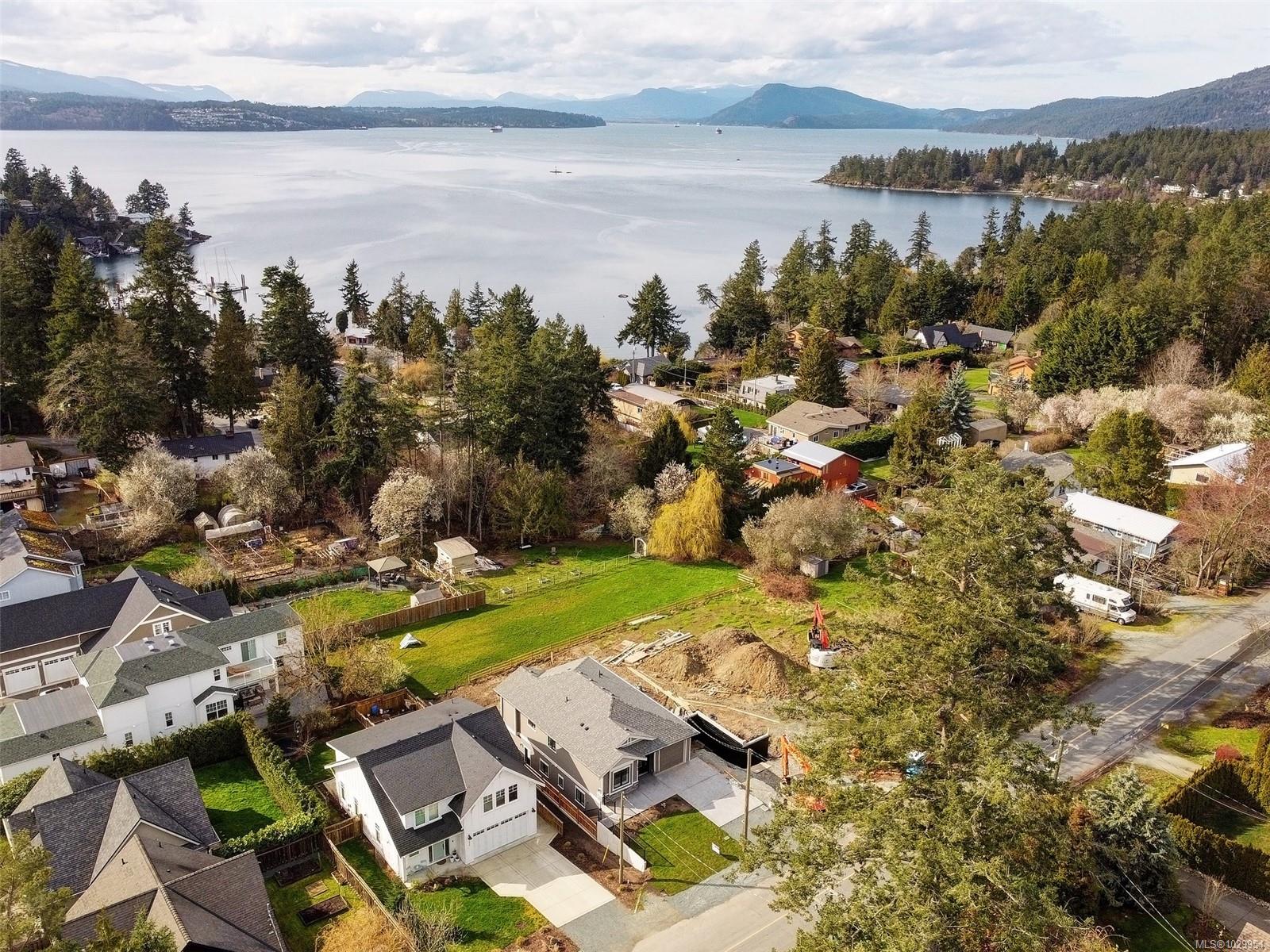 10956 Chalet Road, North Saanich, BC, V8L 5N8