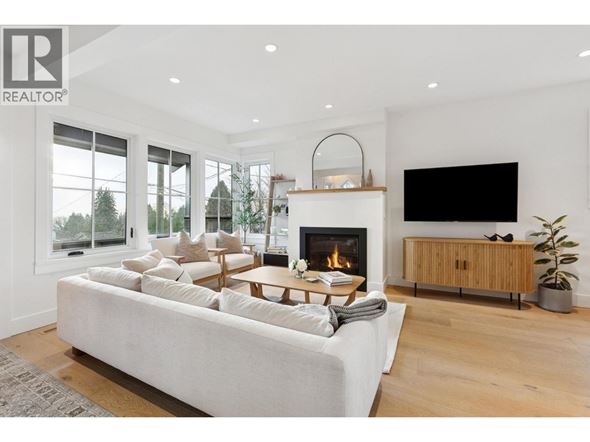 230 E 28TH STREET, North Vancouver, BC, V7N1C2