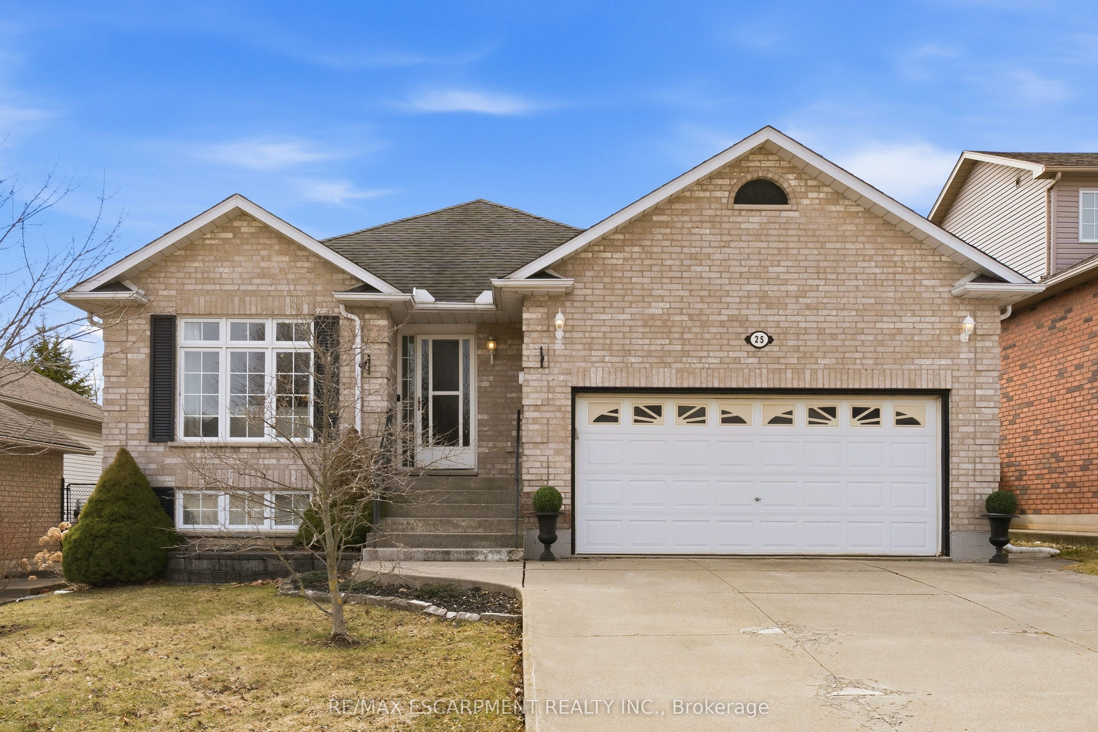Primary image of 25 Linington Trail, Hamilton, ON, L9H 7A3