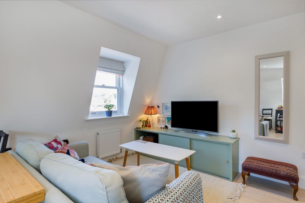 1 bed flat for saleStation Road, Bourne End SL8 photo 4