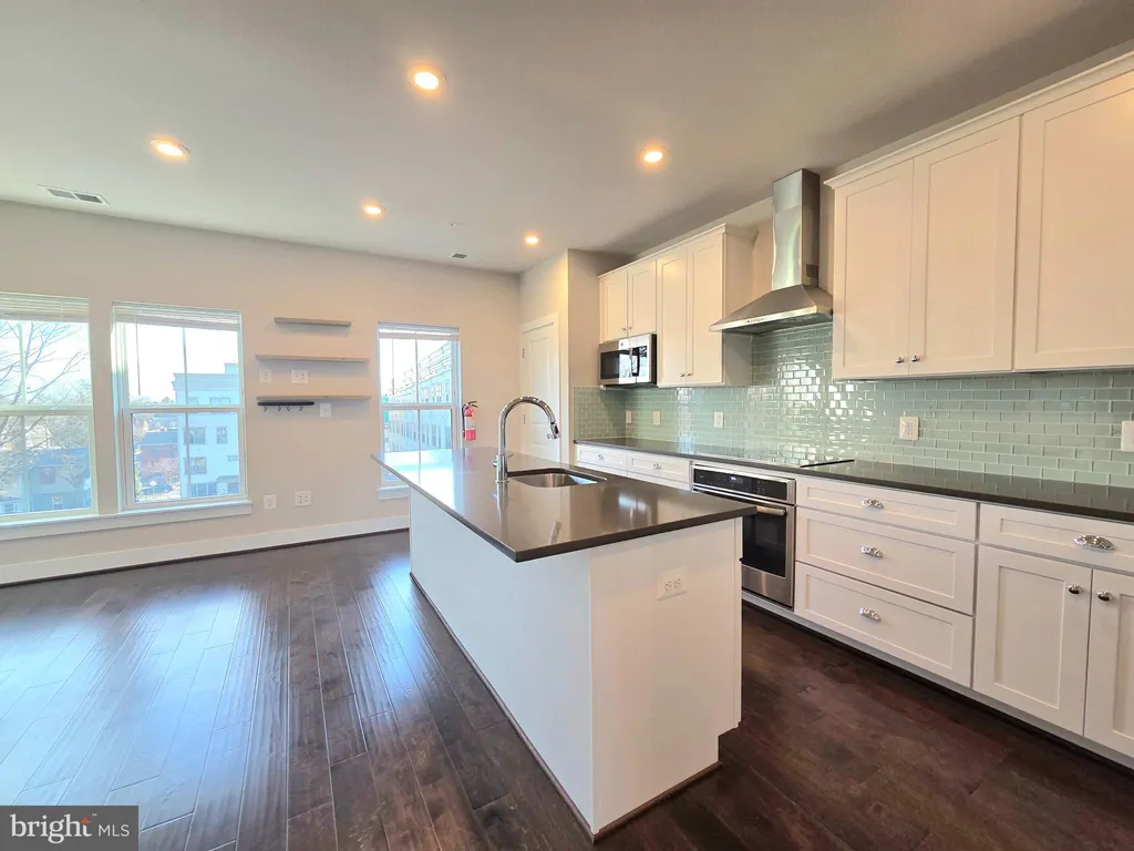 Additional image 10 of 820 Fern Place NW Unit 19-C, Washington, DC 20012