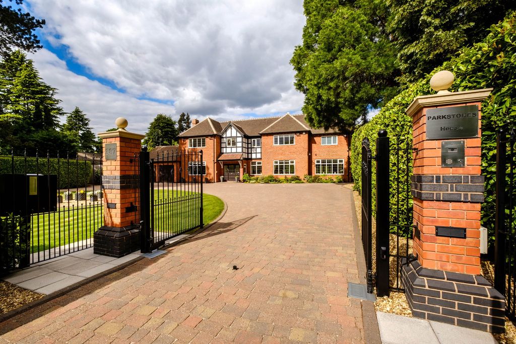 6 bed detached house for saleParkstones House, Streetsbrook Road, Solihull B91