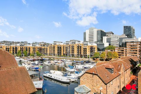 Burr Close, St Katharine's Dock, Tower Hill E1W