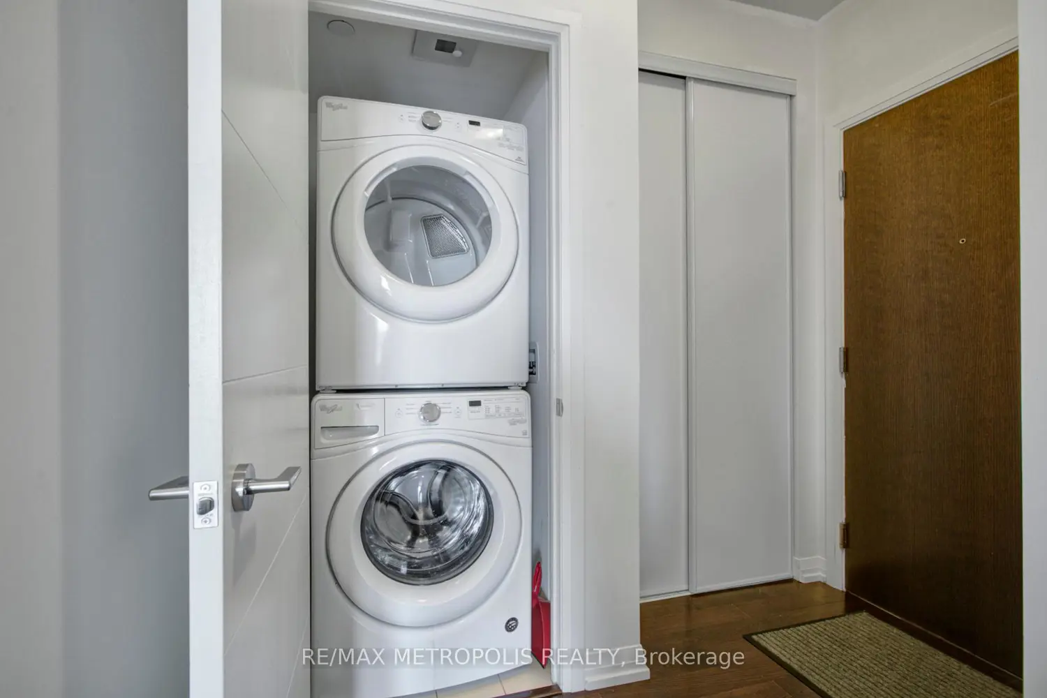 Additional image 17 of 460 Adelaide Street 2015