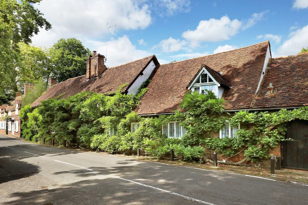 4 bed country house for saleVillage Road, Denham Village, Buckinghamshire UB9