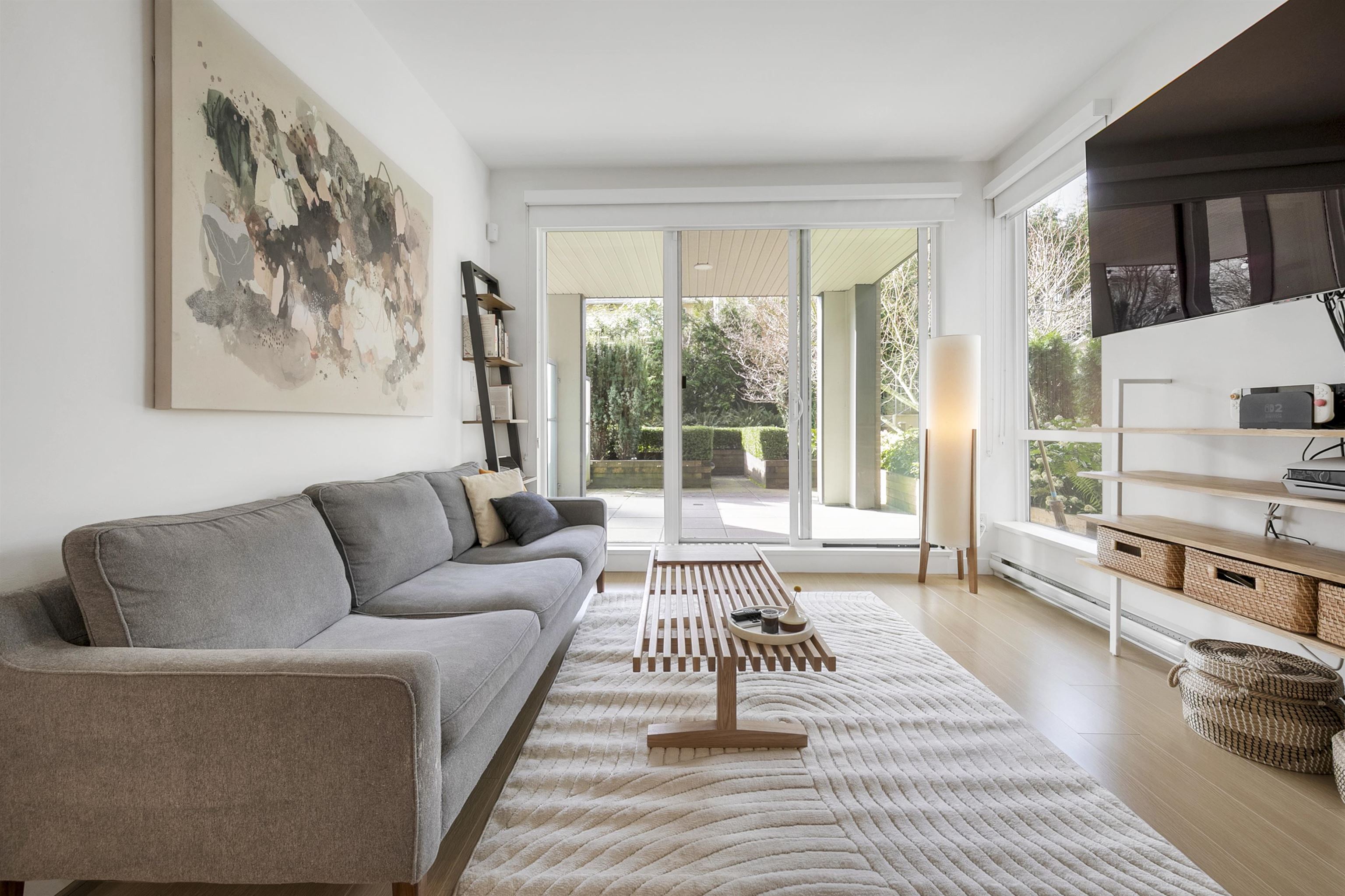 Additional image 2 of 210-5460 Broadway , Burnaby, BC, V5B 0B4