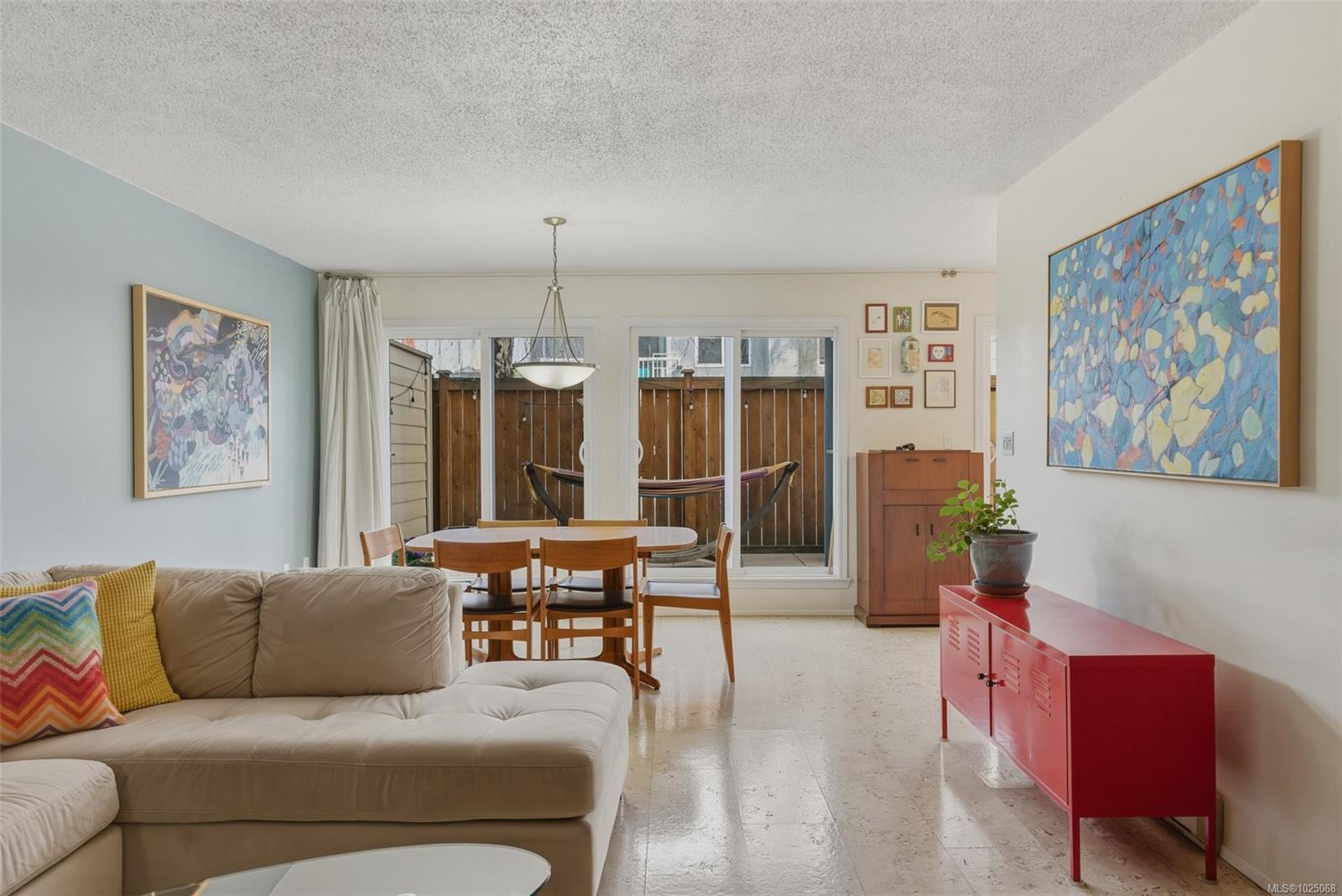 Additional image 3 of 104-1166 Rockland Avenue, Victoria, BC, V8V 3H7