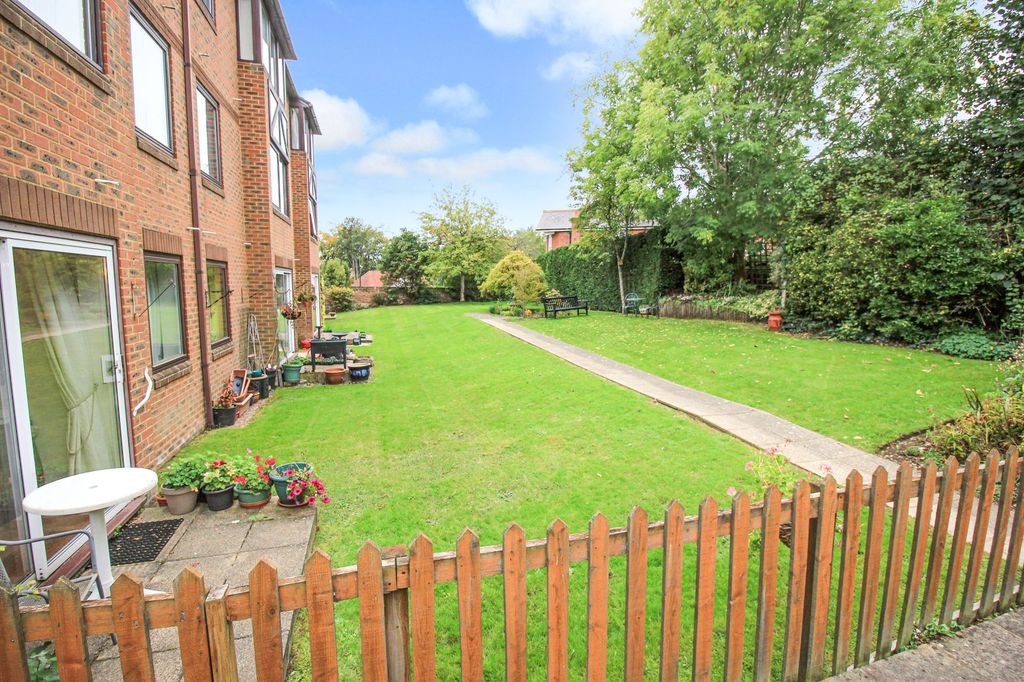 1 bed flat for sale45 Shaftesbury Avenue, Portswood SO17