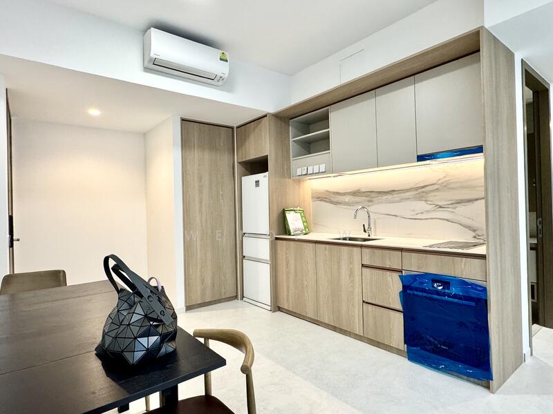 8 Slim Barracks Rise photo 2