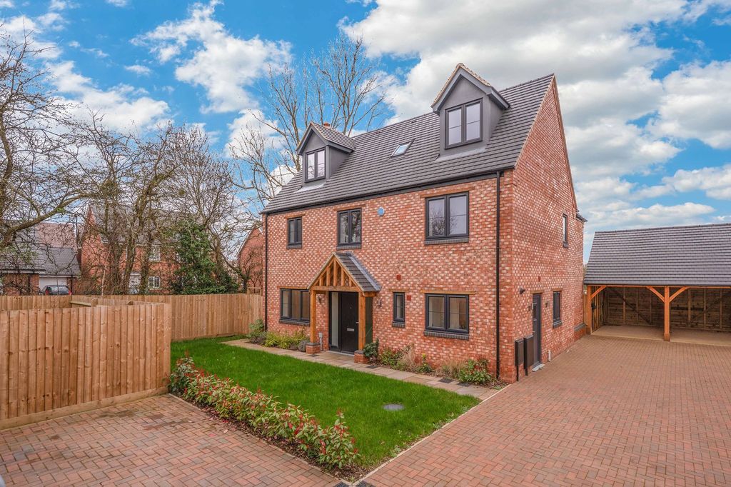5 bed detached house for saleSpa Farm Court, Bishopton CV37
