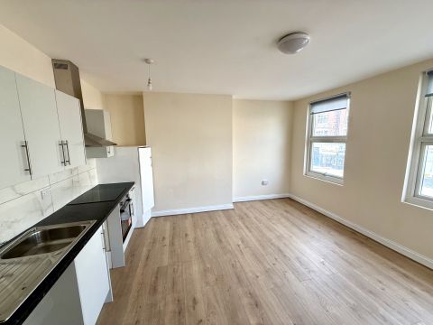 Uxbridge Road, Shepherds Bush W12, Studio to rent