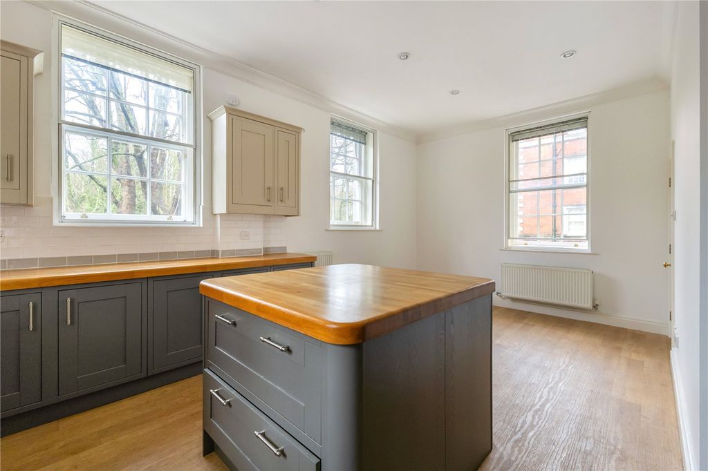 Additional image 4 of 2 bed flat for salePeninsula Square, Winchester, Hampshire SO23