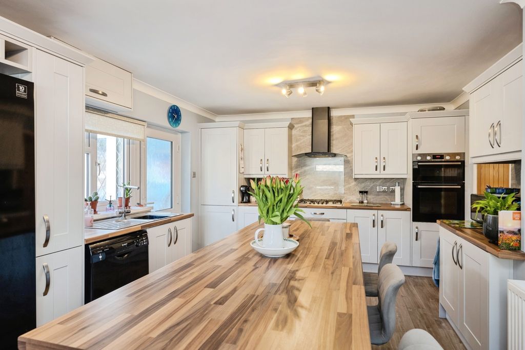 Additional image 2 of 3 bed bungalow for saleLakeview Terrace, Llanelli, Carmarthenshire SA15