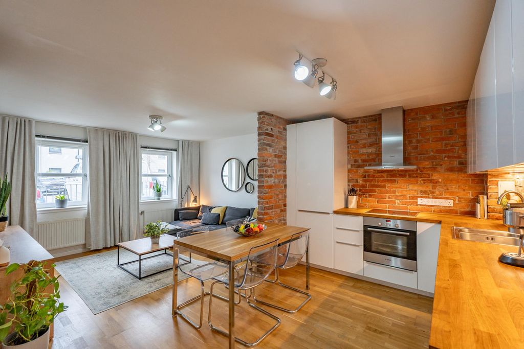 2 bed flat for saleDonside Street, Aberdeen AB24 photo 3