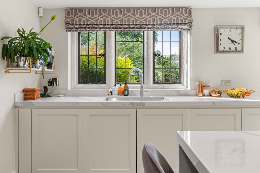 Additional image 18 of 6 bed detached house for saleRoundwood Avenue, Hutton Mount, Brentwood CM13