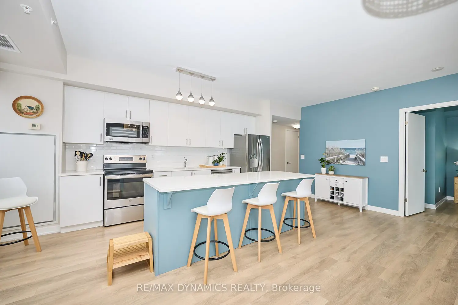 Additional image 4 of 550 North Service Road 407