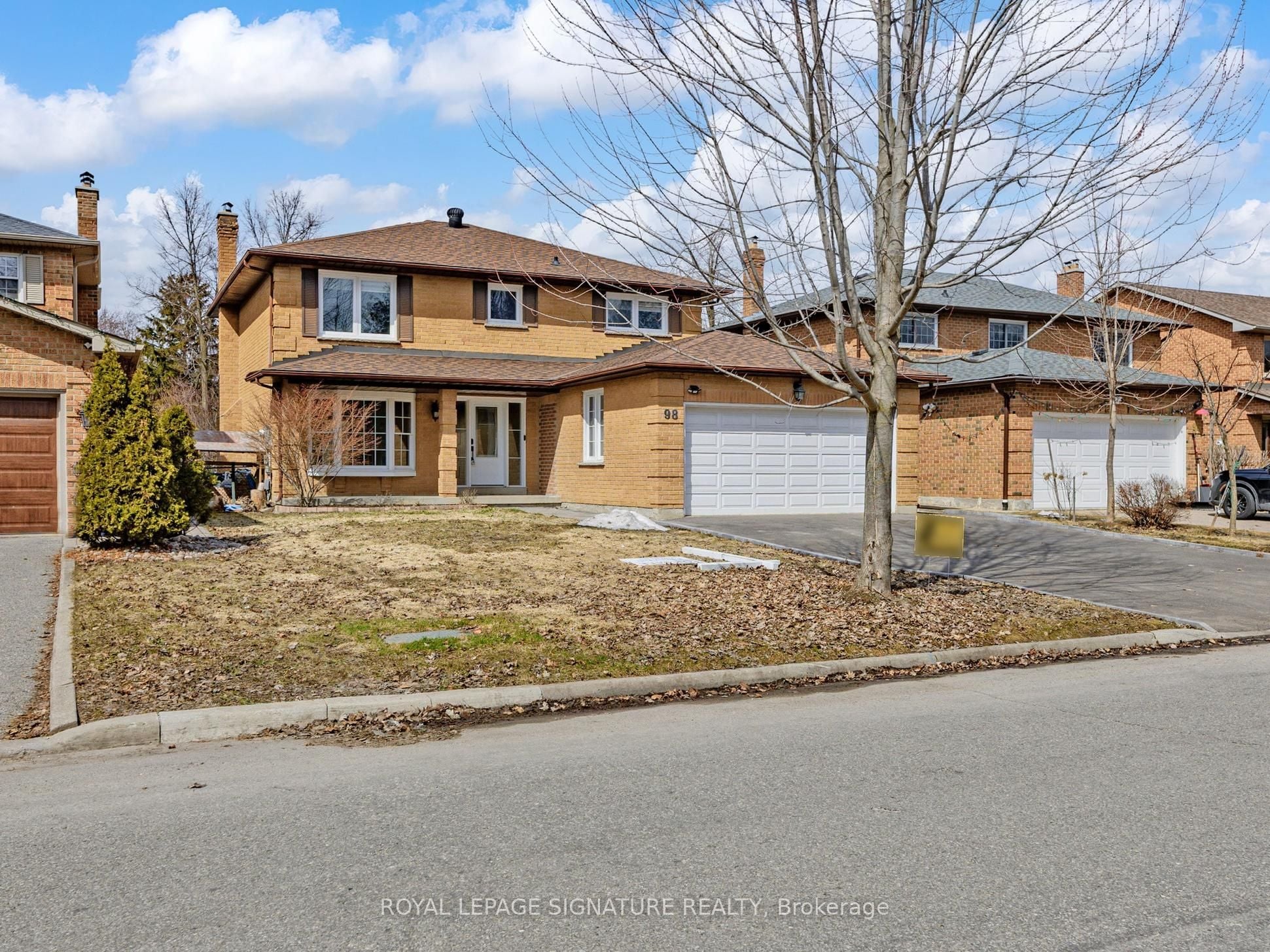 Primary image of 98 Golf Links Drive, Aurora, ON, L4G 3V3