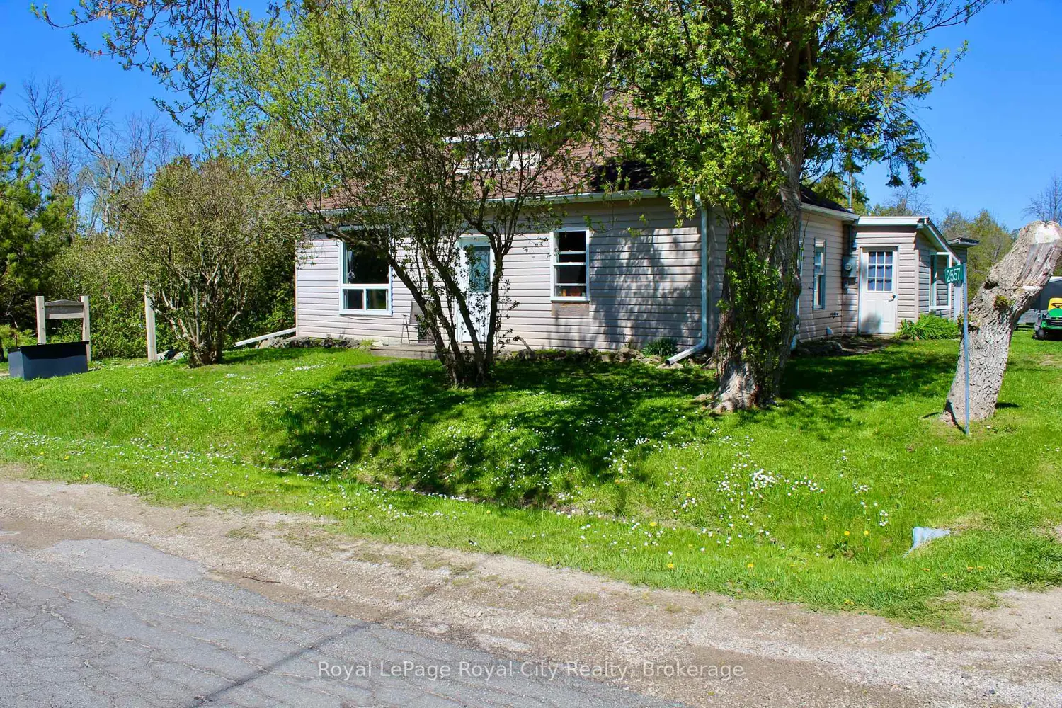2557 Bruce 9 Road photo 3