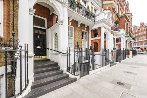 Pont Street, London SW1X