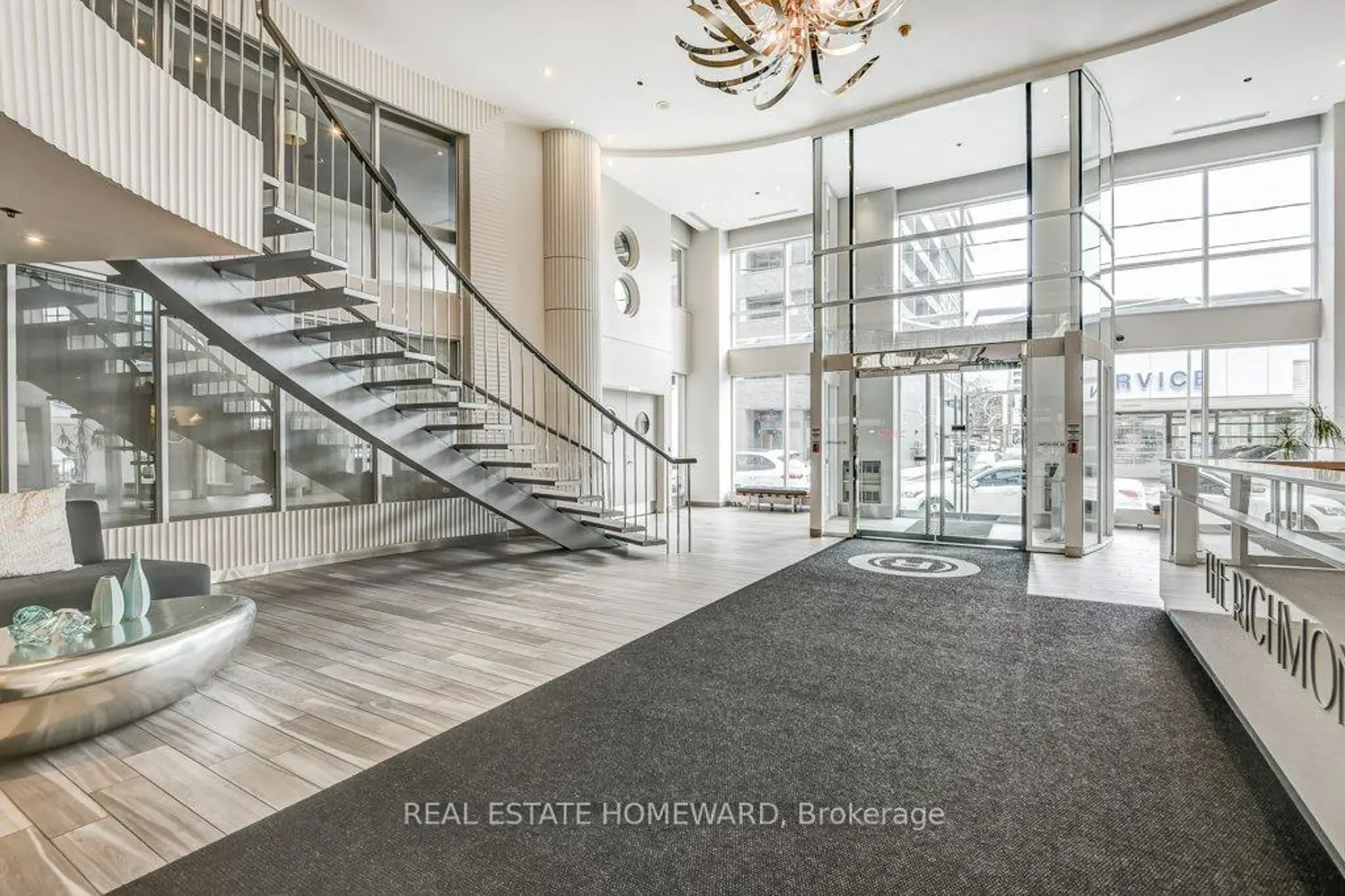 323 Richmond Street 1009 photo 2
