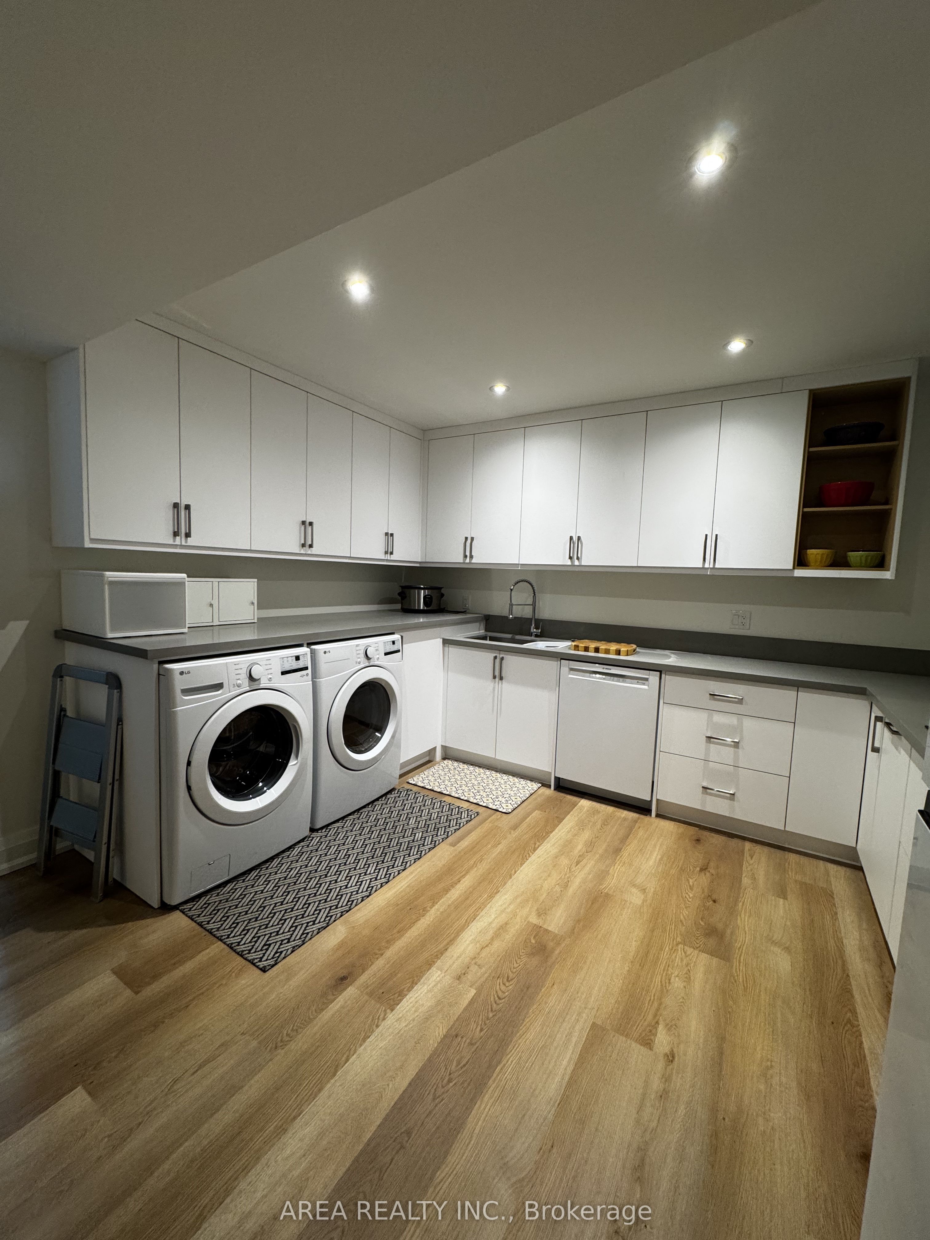 Additional image 3 of Lower-1413 Queen Victoria Avenue, Mississauga, ON, L5H 3H2