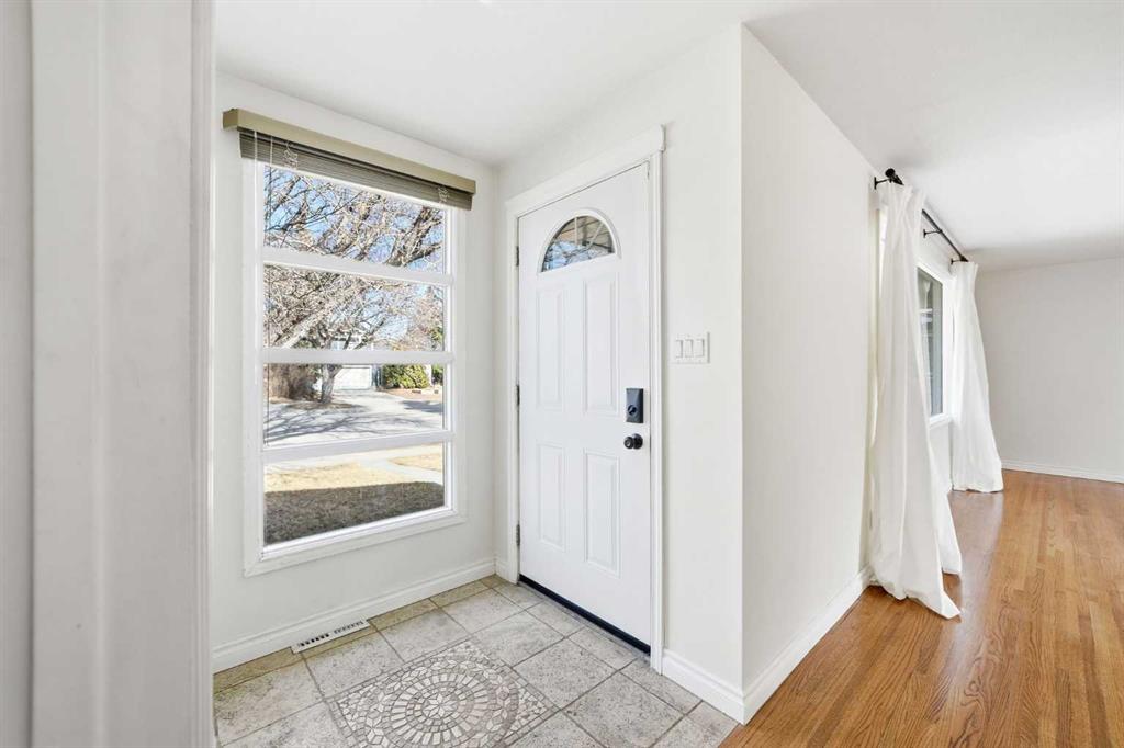 Additional image 5 of 1447 Northmount Drive NW, Calgary, AB, T2L0G7