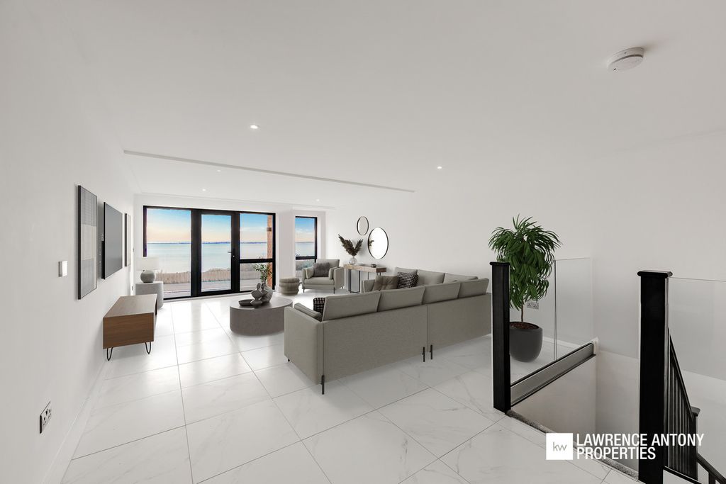 Additional image 7 of 3 bed flat for saleGrand Parade, Leigh-On-Sea SS9
