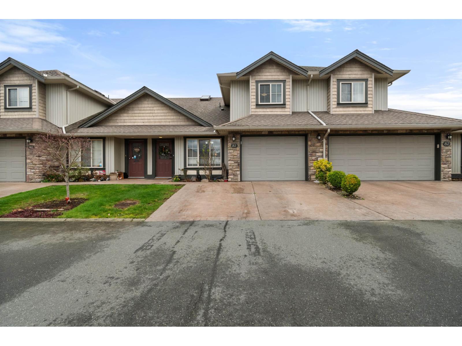 81 6449 BLACKWOOD LANE