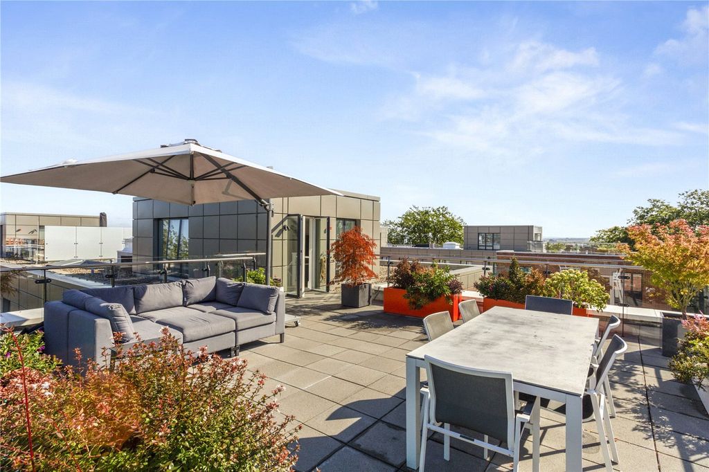 Additional image 11 of 3 bed flat for saleFellowes Rise, Winchester, Hampshire SO22