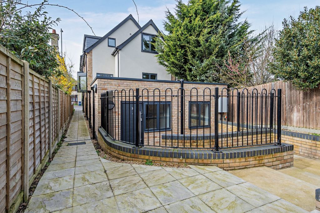 8 bed flat for saleElizabeth Way, Cambridge, Cambridgeshire CB4