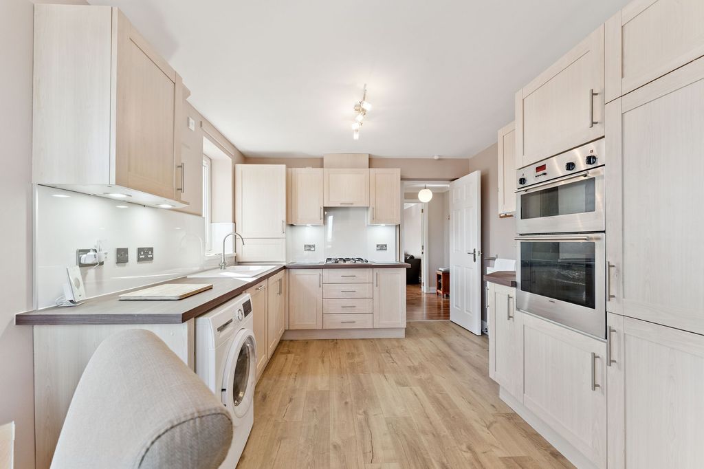 Additional image 9 of 3 bed flat for saleCrow Road, Flat 1/2, Broomhill, Glasgow G11