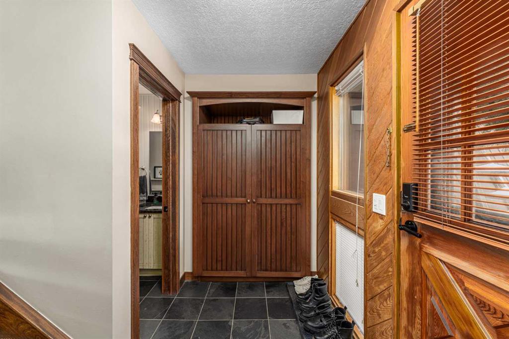 Additional image 6 of 13-828 Coach Bluff Crescent SW, Calgary, AB, T3H1A8