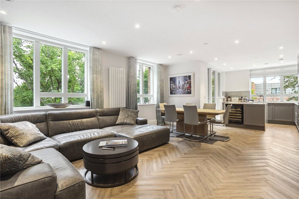 Additional image 3 of 3 bed flat for saleFellowes Rise, Winchester, Hampshire SO22