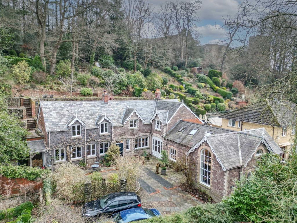 5 bed detached house for salePorthycarne Close, Usk, Monmouthshire NP15