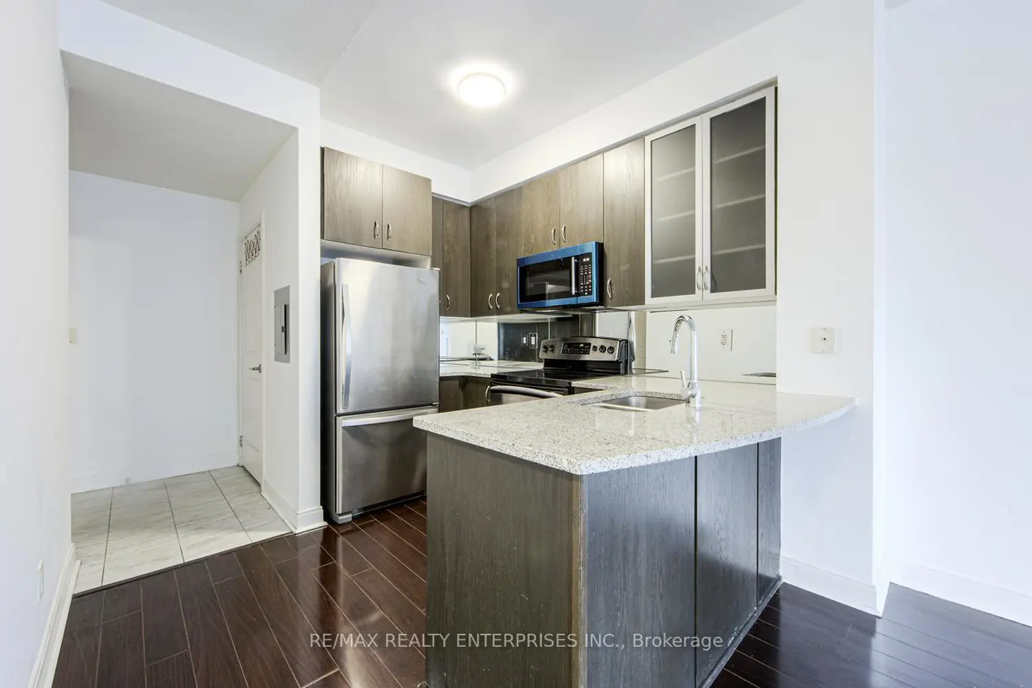 Additional image 9 of 18 Yorkville Avenue 315