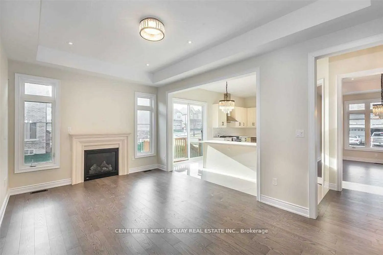 102 Giardina Crescent photo 2