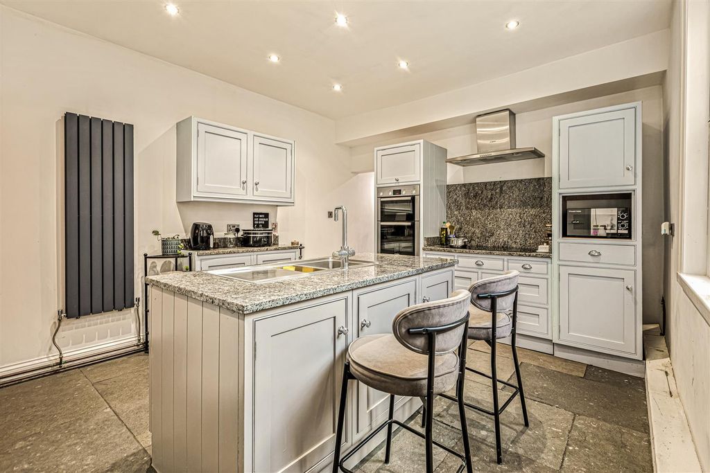 3 bed flat for saleStoneygate Road, Leicester LE2 photo 3