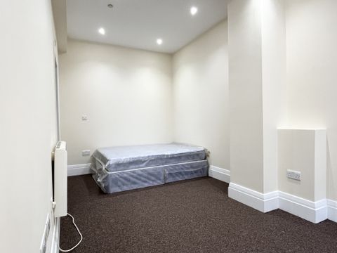 Station Road, Winchmore Hill, London N21, Studio to rent