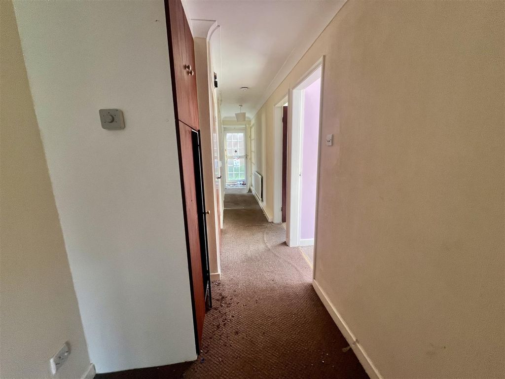 Additional image 3 of 2 bed flat for saleGreen Lane, Cookridge LS16