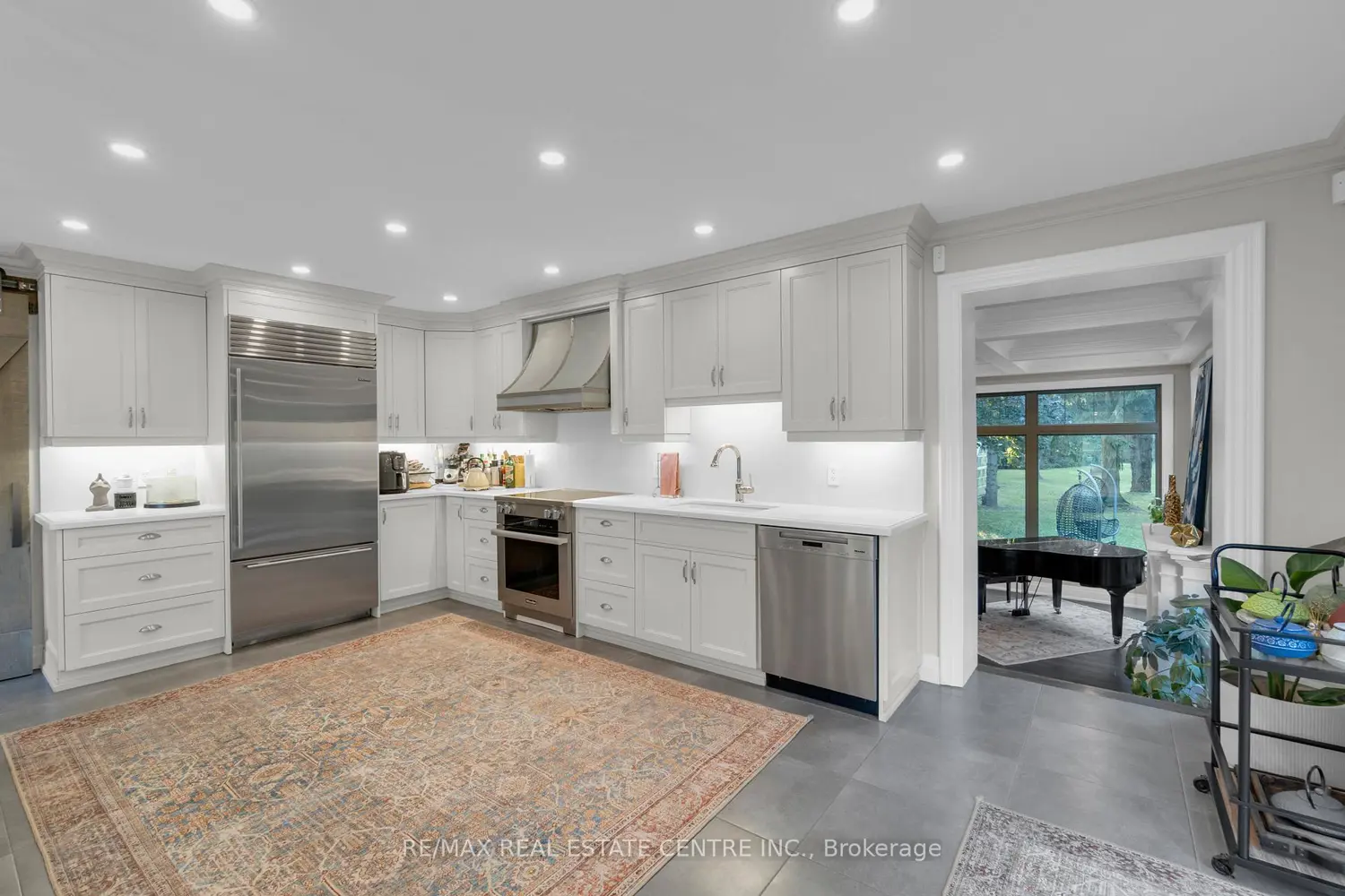 1175 Derry Road photo 4
